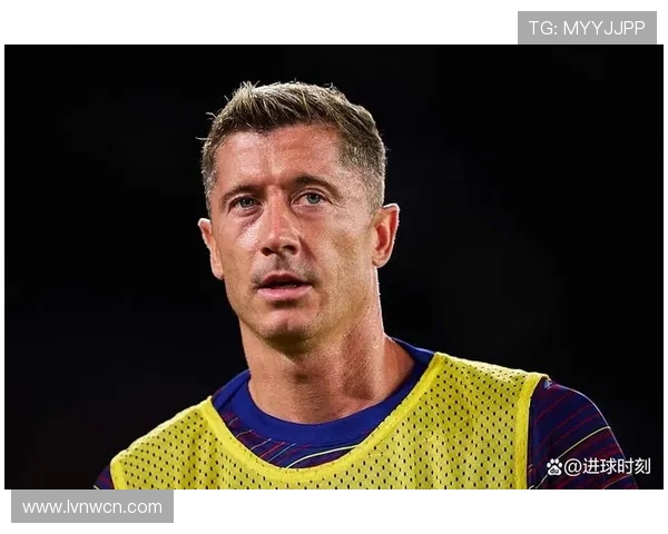 莱万多夫斯基与拉菲尼亚搭档锋线表现稳健