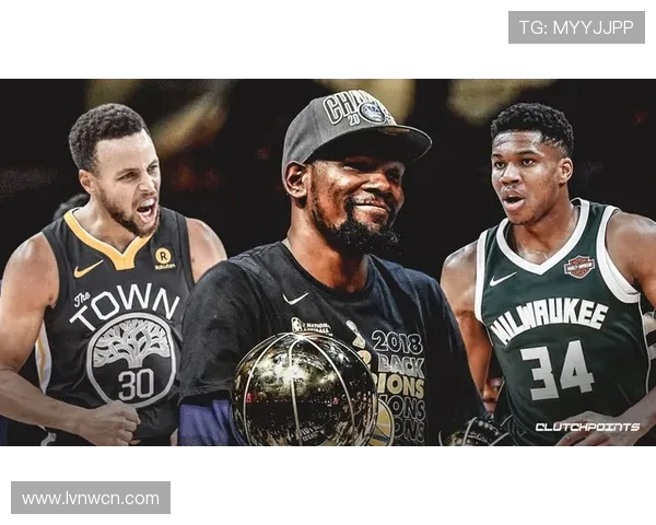 库杜斯中场与边锋切换的战术角色分析